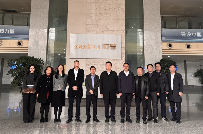 合影留念.jpeg 合影留念.jpeg